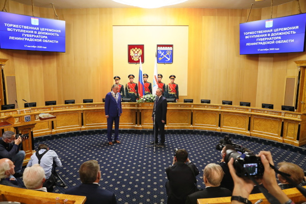 Александр Беглов поздравил Александра Дрозденко со вступлением в должность губернатора Ленинградской области