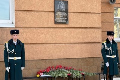 На фасаде школы №174 Центрального района открыли памятную доску Илье Белецкому