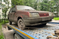 В Калининском районе продолжается вывоз автохлама с территории района