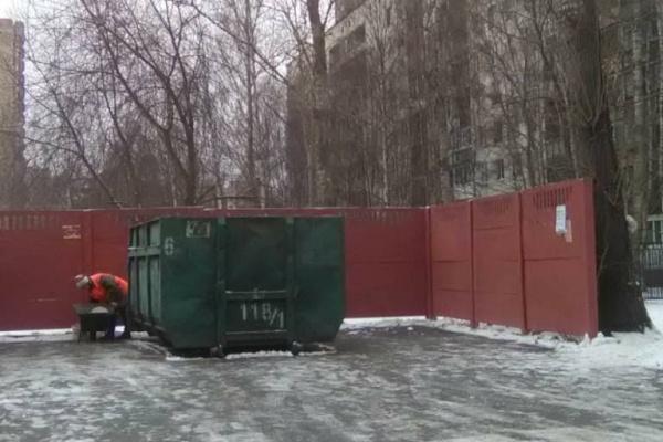 30 тонн противогололедных материалов использовано для посыпки внутриквартальных территорий в Невском районе