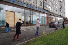 Осенняя уборка продолжается