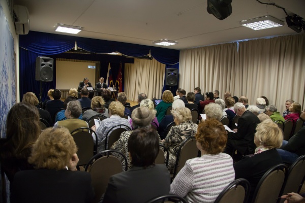 Ломоносовцы напрямую задали вопросы руководству района и города