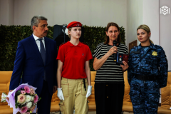 «Парни из стали»: в Кронштадте открылась выставка о мужестве и несгибаемой воле защитников Отечества