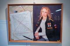 В Доме культуры «Суздальский» открылась экспозиция всероссийского патриотического фотопроекта «Жена Героя»