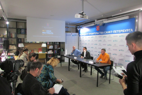 Пресс-конференция, посвященная проведению в Санкт‑Петербурге Общероссийского кинофестиваля документальных фильмов о технических видах спорта «Сел и поехал»