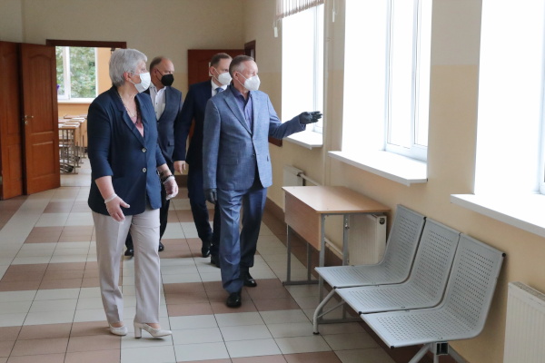 Готовность к началу занятий в учреждениях образования Курортного района проверил губернатор Александр Беглов
