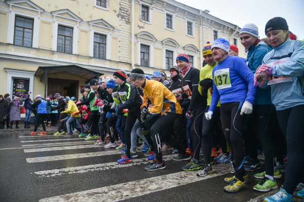 В Кронштадте прошел легкоатлетический пробег "Атака века",посвященный памяти Героя Советского Союза Александра Маринеско