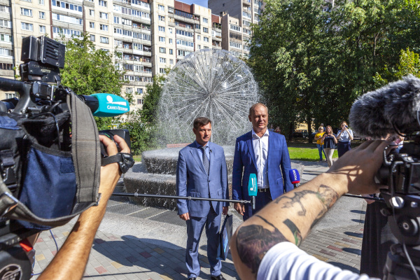 Открытие фонтана на проспекте Большевиков