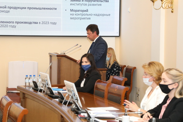 В Смольном подвели промежуточные итоги социально-экономического развития в 2020 году