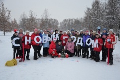 В Пулковском парке прошел спортивный праздник «Снегурочки, вперед!»