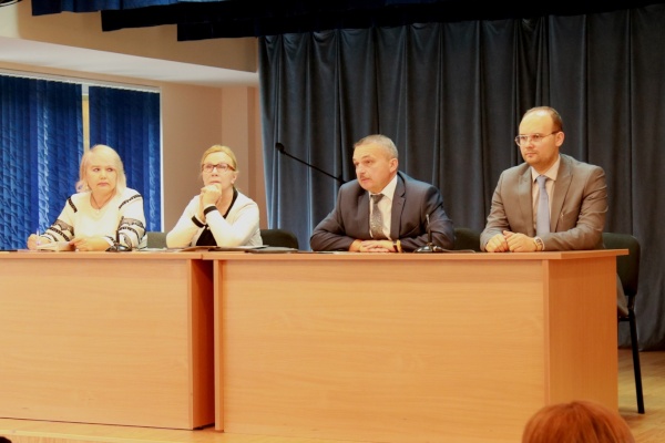 В администрации Кировского района прошла встреча с общественными наблюдателями