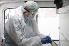 893 медика Калининского района получили выплаты из городского бюджета.
