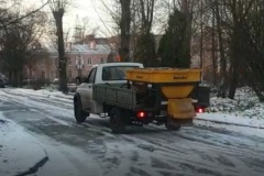 В Кировском районе продолжается работа по устранению последствий снегопада