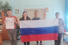 В ЦСРИиДИ Пушкинского района на социально-трудовом отделении для людей с нарушением интеллекта состоялось тематическое занятие, посвященное Дню Государственного флага Российской Федерации