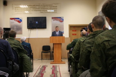 На сборном пункте Петербургского военкомата прошли первые этой осенью торжественные проводы призывников, отправляющихся на военную службу