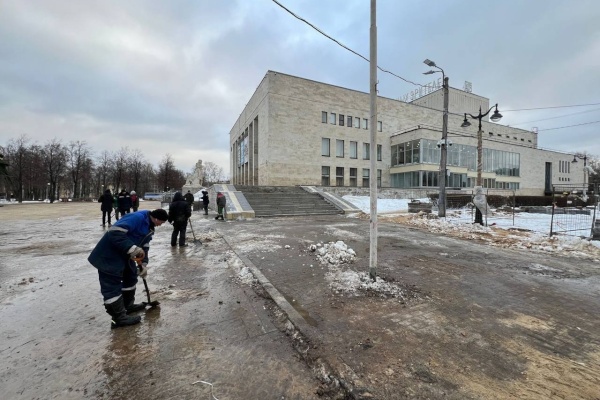 В саду у ТЮЗа обеспечили безопасность для детей перед новогодними мероприятиями