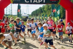 Лесные дорожки, скользкие подъемы и спуски, брод по пояс через реку Лапка и пение птиц: в Ржевском лесопарке завершился «Трейл» Лиги Героев