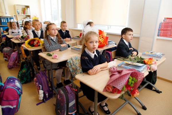 Здравствуй, школа! Сегодня зв парты сели 13277 школьников нашего района