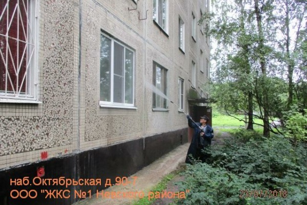 ЖКС №1 Невского района осуществляет работы по помывке фасадов домов