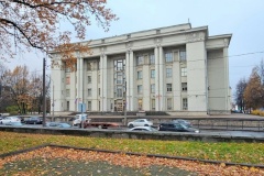 Образец советской неоклассики, здание Володарского (Невского) райсовета признано региональным памятником