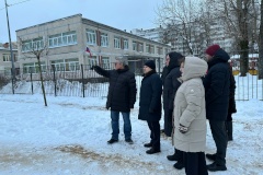Глава района проверил качество уборки одного из кварталов района