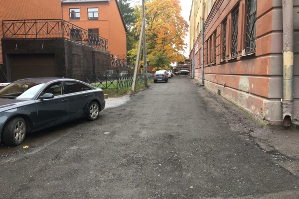 На Выборгском шоссе, дом 34 выполнен ремонт дорожного покрытия