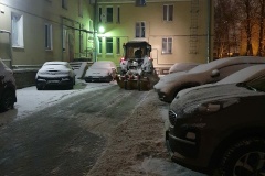 Во Фрунзенском районе ведутся работы по уборке снега