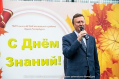 Глава администрации Московского района Владимир Ушаков поздравил жителей Московского района с Днём знаний
