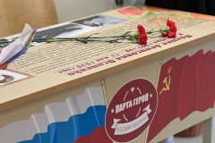 В школе Петербурга открыли «Парту Героя» имени Полины Осипенко