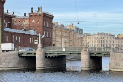 Завершен ремонт Мало-Калинкина и Нижнего Лебяжьего мостов