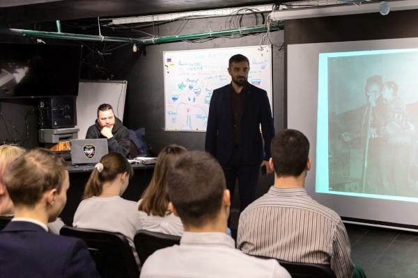 Молодежь Петербурга встретилась с ветеранами боевых действий на Уроке мужества