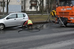 Несоблюдение правил парковки препятствует уборке проезжей части