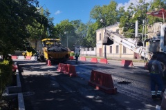 На проспекте Ленина в Кронштадте продолжается ремонт проезжей части и тротуаров