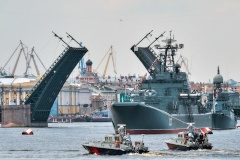 Изменение графика разводки мостов и ограничения движения транспортных средств в связи с подготовкой к проведению Главного военно-морского парада