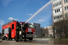 В День пожарной охраны огнеборцы рассказали самым маленьким жителям Фрунзенского района о правилах безопасности
