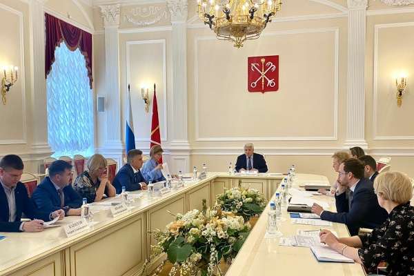 Смольный обсудил подготовку к внедрению нового механизма по расчету размера компенсации по оплате ЖКУ