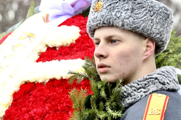 Торжественно-траурная церемония возложения венков и цветов к монументу «Мать-Родина»