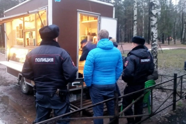 Из Сосновки увезли незаконный ларек