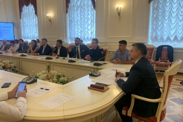 Станислав Казарин провел совещание с представителями кикшеринговых компаний