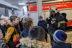 Молодёжь Фрунзенского района организовала школьникам экскурсию в пожарную часть №26