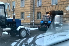 Почти 350 человек и 110 единиц техники  вышли на уборку снега в  Кировском районе