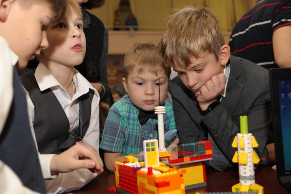 Роботоград - территория юных талантов. В гимназии №426 прошли соревнования по робототехнике