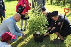 Сотрудники полиции Кировского района не остались в стороне от проекта «Лес Победы»