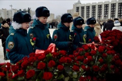 В ознаменование 81-й годовщины прорыва блокады к Монументу героическим защитникам Ленинграда возложили цветы