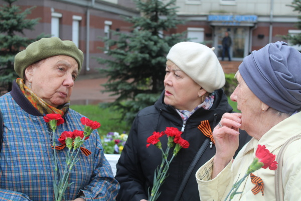 У памятника Героя Феодосия Смолячкова прошел митинг