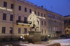Световое оформление получил памятник Доменико Трезини на Университетской набережной