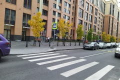 На 200 адресах в разных районах Петербурга завершены работы по занижению бордюрного камня в рамках государственной программы «Доступная среда»