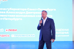 Александр Беглов поддержал молодежную инициативу создать в Петербурге специальные площадки для творчества уличных художников
