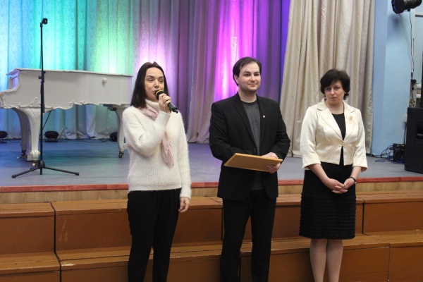 В школе № 8 «Музыка» Фрунзенского района состоялся Новогодний бал активистов Российского движения школьников