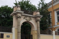 Ограду возле "Дома Дубянских" отреставрируют